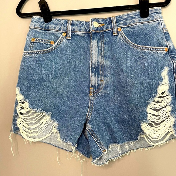 TOPSHOP Distressed Blue Denim Shorts Size 6 - Picture 1 of 5